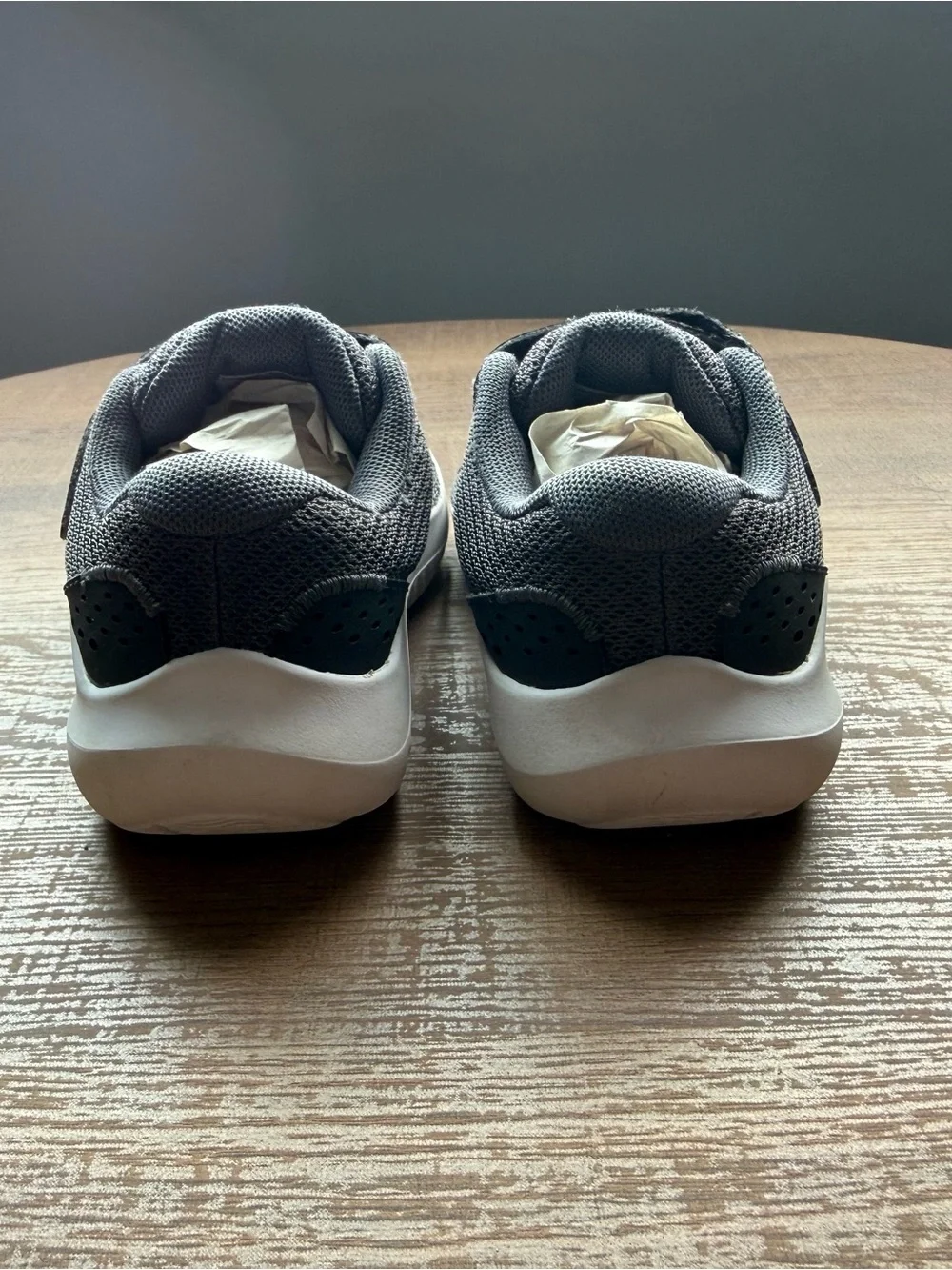 🧸 Under Armour | Gray & White Sneakers